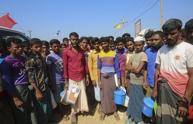 Badan Amal Turki Distribusikan Bantuan COVID-19 di Kamp-kamp Rohingya di Bangladesh